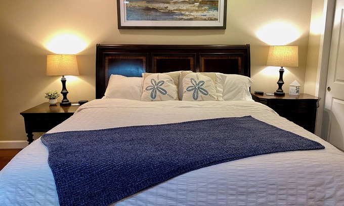 Fort Walton Beach Casa | Pet-Friendly 3BR Home, Sleeps 8 – Near Beaches & Destin - Emerald Sand Dollar
