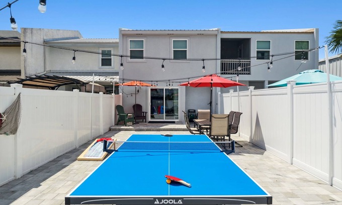 Bel Air Casa | Pet Friendly Townhome W/ Free WiFi and Parking