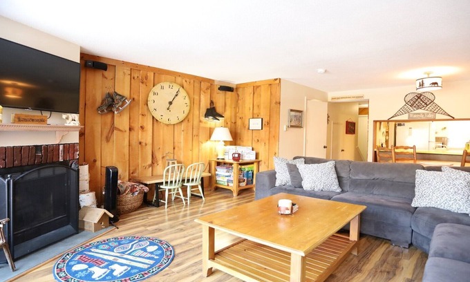 Waterville Valley Condominio | Pet Friendly Cozy Condo in Family Friendly Waterville Valley Resort (WHB13V)