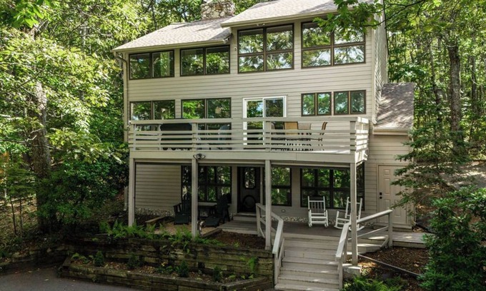 Wintergreen Casa | ski in/out hot-tub, Sauna, dog friendly, all amenities included, walk to slopes.