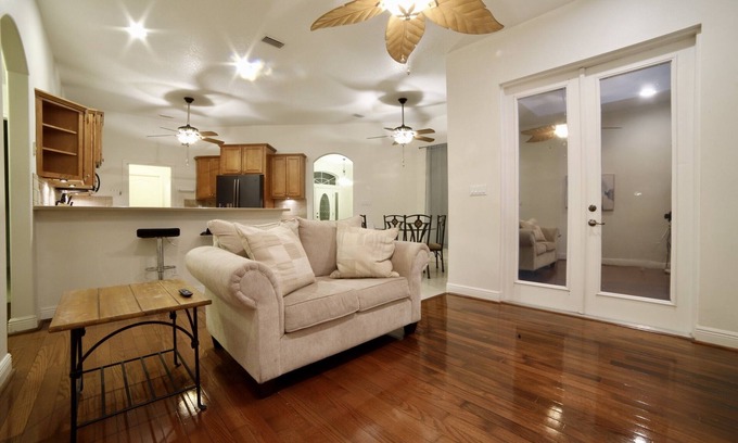 Cocoa Casa | Pet Friendly Vacation Home near Disney/Beaches