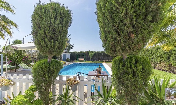La Lantejuela Villa | Villa "Casa Rural La Gitanilla" que admite mascotas, con piscina y Wi-Fi