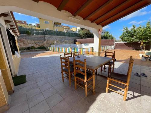 El Vendrell Casa | Pet-Friendly Villa with Pool