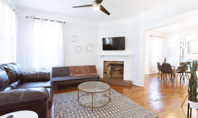 Metropolitan Casa | Pet-friendly w/ Back-yard ★ Near everything the Starland District has to offer!