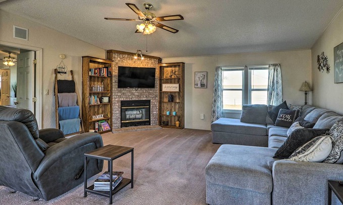 Wa Keeney Casa | Pet-Friendly WaKeeney Home w/ Game Room & Grill!