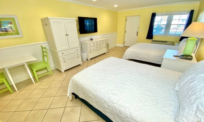 Atlantic Beach Hotel | Pet-friendly, Walkable Location, 3 Blocks to Beach! Unit 101