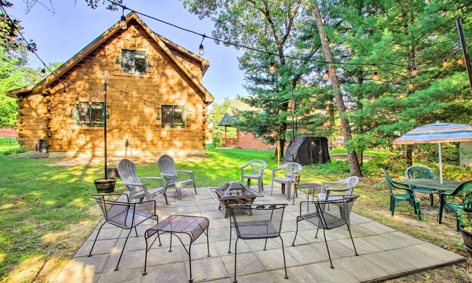 Warrens Cabina | Pet-Friendly Warrens Cabin w/ Fire Pit!