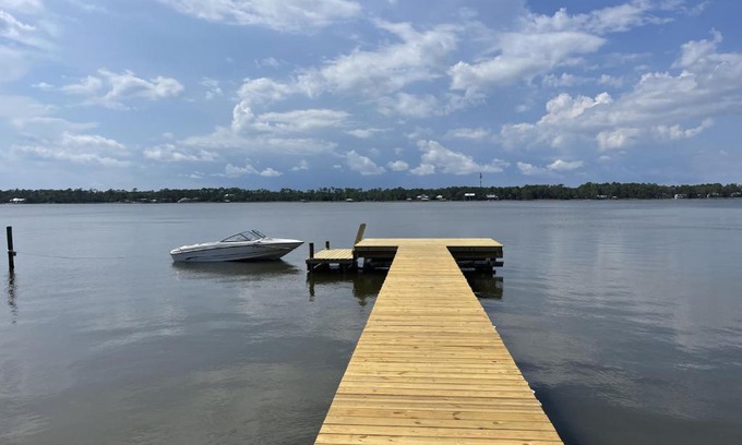 Gulf Shores Casa | Pet Friendly Waterfront Andrews Cottage