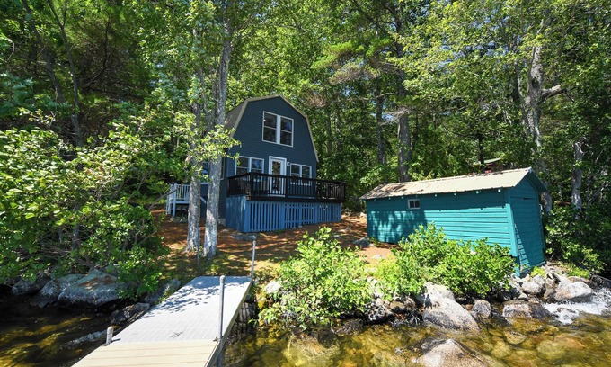 Raymond Cabaña | Pet-friendly waterfront cottage just 26' from the shore of Panther Pond!