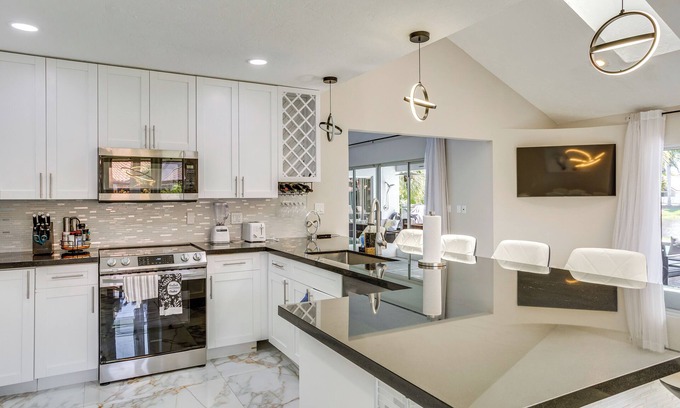 Greenview Shores Casa | Pet-Friendly Wellington Home: On-Site Lake Access!