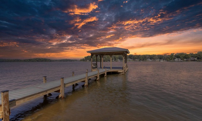 Cross Hill Casa | Pet friendly, west facing, Waterside Retreat on Lake Greenwood, SC