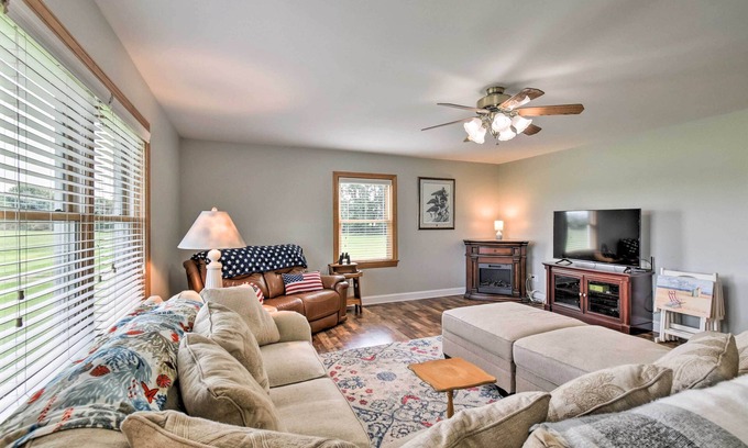 Painter Casa | Pet-Friendly Woodsy Gem: 1/4 Mi to Chesapeake Bay