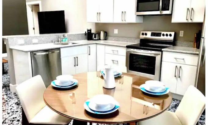 Petaluma Apartamento | Petaluma Warehouse Loft Collection.