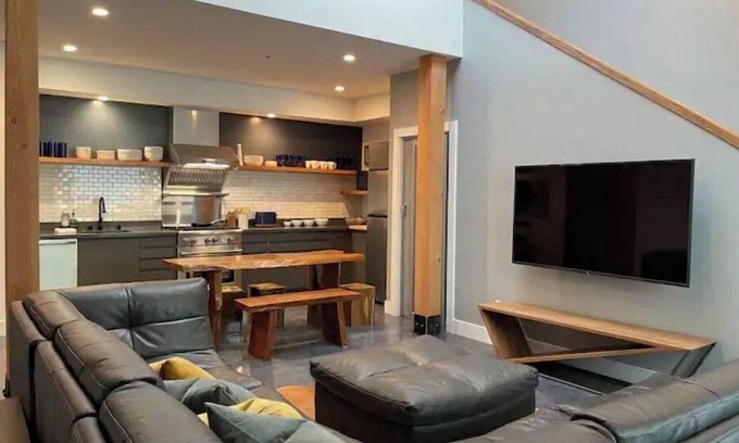 Petaluma Apartamento | Petaluma Warehouse Loft Collection Unit E