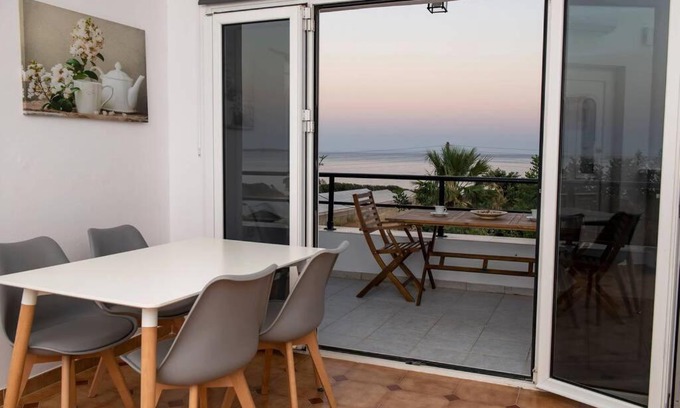 Makry Gialos Apartamento | Peter & Paul Seaview House Private Parking, A/C