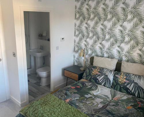 Peterborough Apartamento | Peterborough Brand New City Center Apartment 2 Bedroom 2 bath apartment free parking contractors welcome