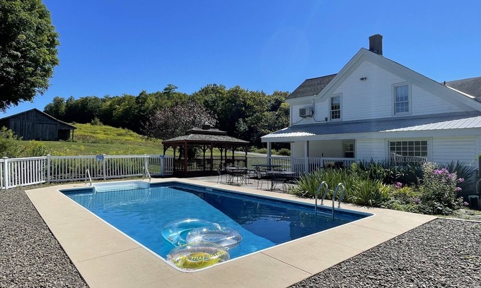 Laurens Casa | Peterson Place - Large updated farmhouse, pool, fire pit, close to Oneonta
