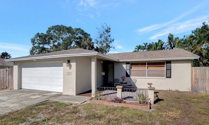 Pinellas Point Casa | Petes Getaway-Private pool near Beaches/Pier/Shops