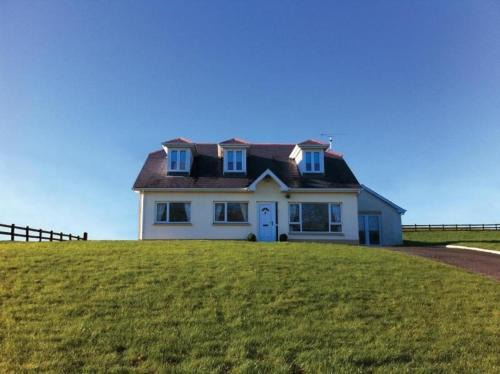 County Cavan Casa | PetFriendly- Sleeps15- LargeGarden- Lake District