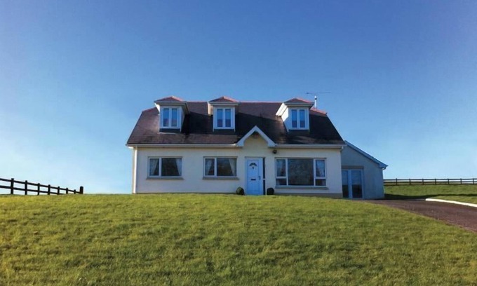 County Cavan Casa | PetFriendly- Sleeps15- LargeGarden- Lake District