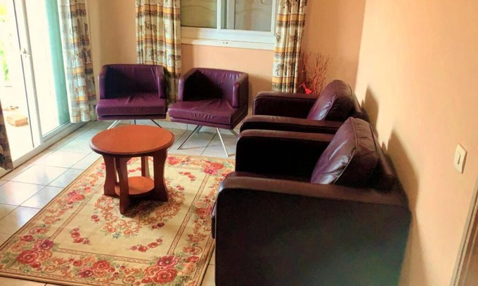 Komo-Mondah Apartamento | Petit appartement cosy avec parking.