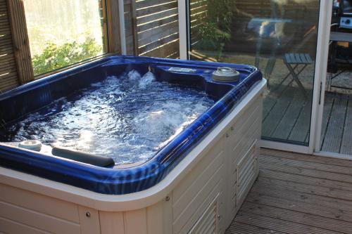 Le Beausset Casa | Petit chalet climatisé avec jacuzzi privé