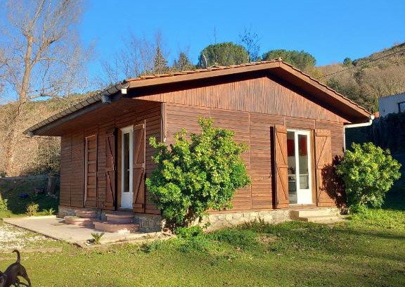 Reynes Chalet De Esquí | Petit chalet en bois