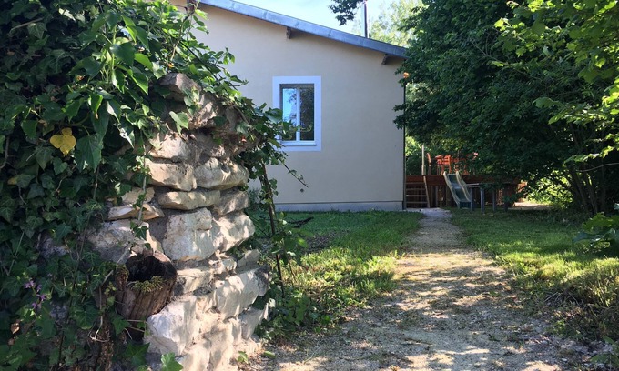 Burey-en-Vaux Apartamento | Petit Gîte Cosy en Bord de Ruisseau, Bain Nordique Privé!