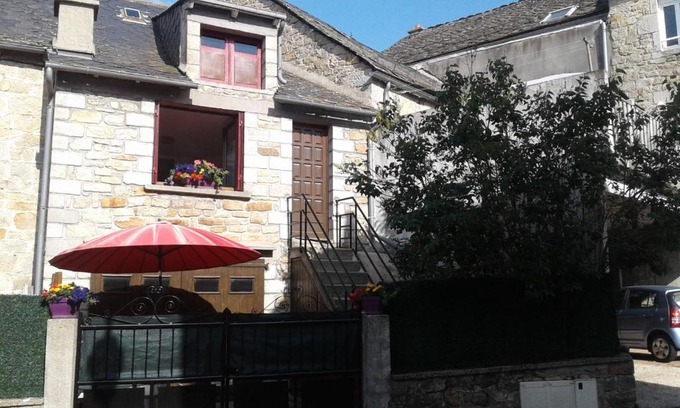 Aumont-Aubrac Apartamento | Petit gîte de la Fontaine
