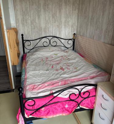 Orly Casa | Petite Chambre simple avec un lit double à Orly ville