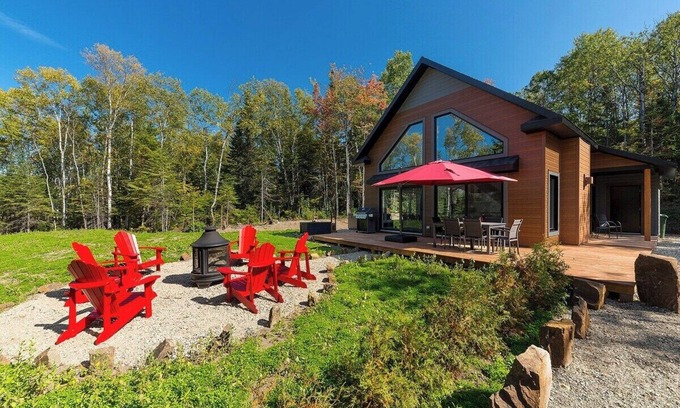 Baie-St-Paul Chalet De Esquí | Petite Charlevoix 1 - Tranquil Retreat with Spa