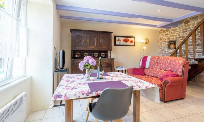 Mahalon Casa | Pequeña casa 'Glycine, Kerantum' con jardín compartido y Wi-Fi