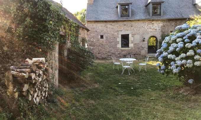 Yvias Casa | Petite maison chaleureuse