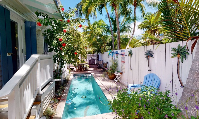 Meadows Condominio | Petite Pearl! Spacious 1 Bedroom, 1 Bath Pool Condo- RealKeyWest