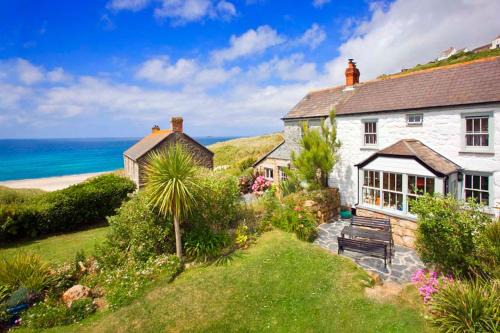 Sennen Cove Casa | Petra, Cornish Cottage With lovely Garden, Wow Sea Views, By the Beach