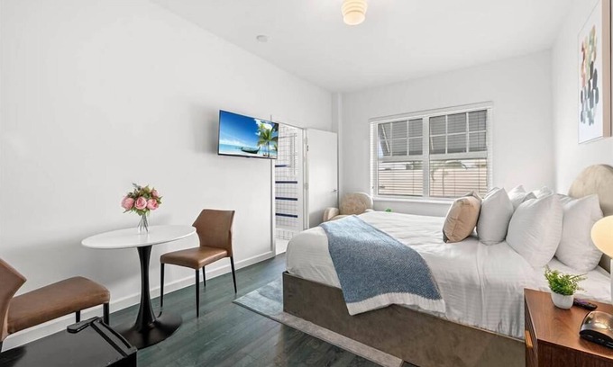 West Avenue Hotel | Pets Are Welcome! South Beach Studio nr Dog Park at Flamingo Park