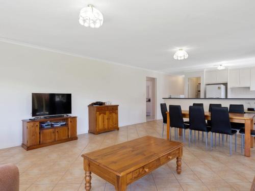 Normanville Casa | Pets at the Beach 8 Marto Court