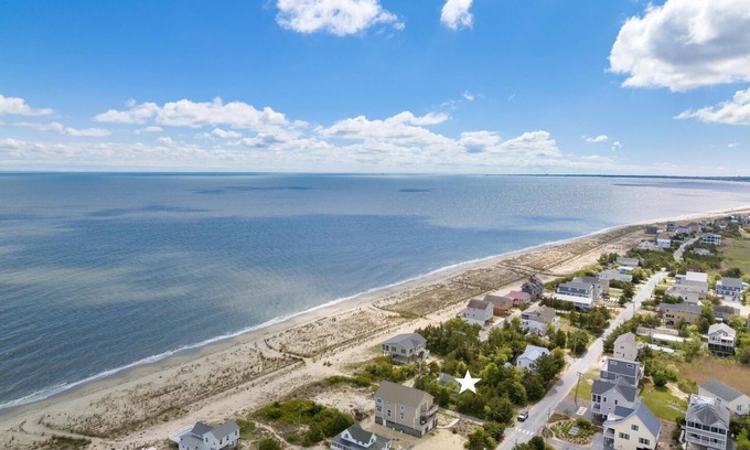 Milton Casa | Pets Friendly, Waterfront, Large backyard, Bonfire with grill, outside shower