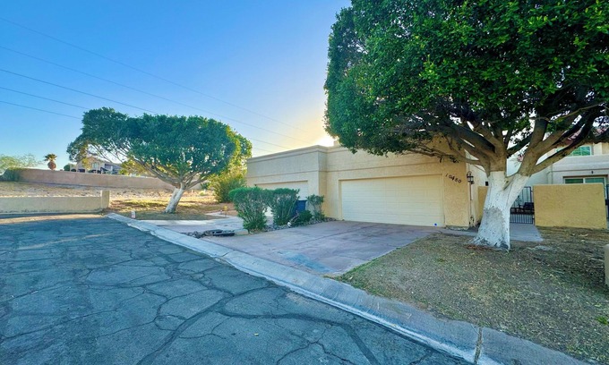 Mesa Del Sol Casa | PETS STAY FREE! 2 bed/2.5 ba townhome on Golf Course in the Foothills of Yuma