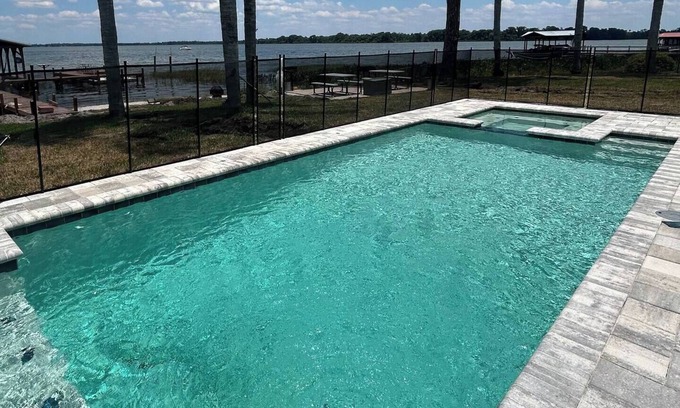 Tavares Casa | PETS STAY FREE Camp Street Cabanas #1 on Lake Dora PRIVATE SANDY BEACH & DOCK