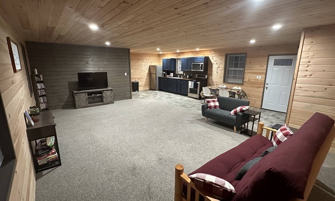 Sunbury Cabina | Pets welcome at this peaceful cabin with a view