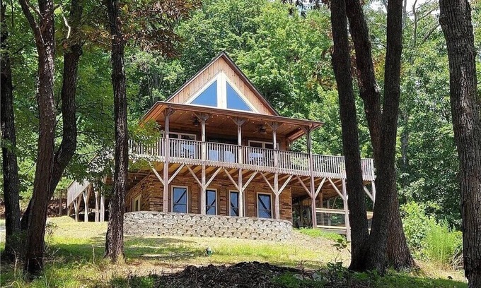 Hays Cabina | PETS WELCOME Whitetail Chalet: Your Mountain Adventure Base Near Stone Mountain!
