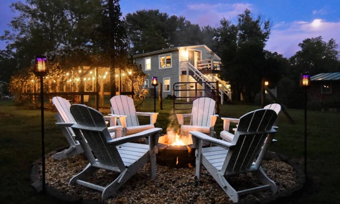Boyce Cabaña | Pets? YES! 🐕 Hot Tub ★ Fire Pit ★ Fast Wi-Fi