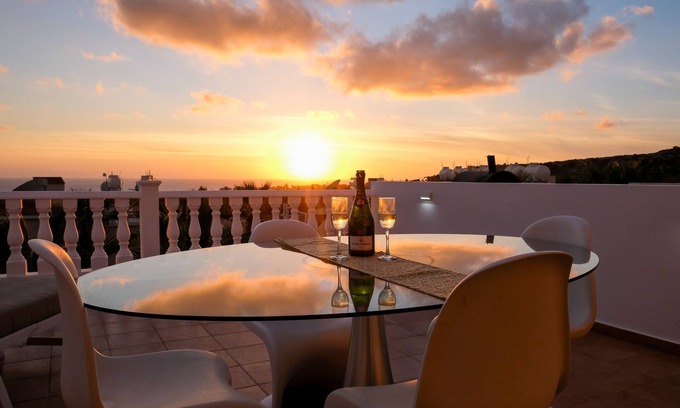 Peyia Town Apartamento | Peyia Fontana - Executive 2-bedroom penthouse, panoramic sea views and Hot Tub