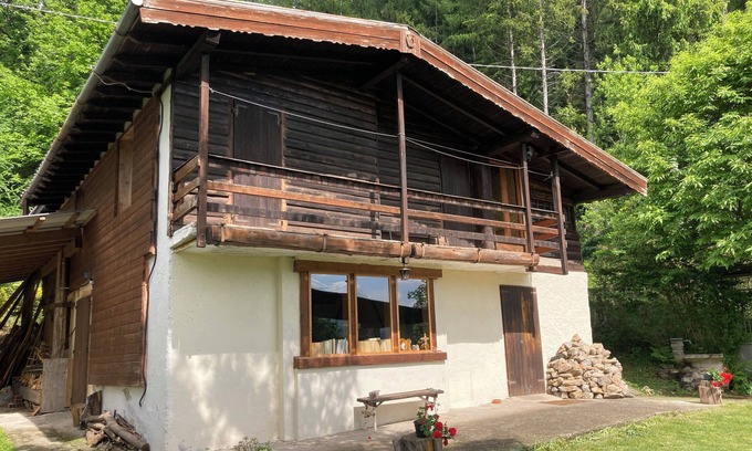 Primaluna Cabina | PEZZAINBAITA. Amplia cabaña a 20 minutos del lago de Como. Oasis en el bosque