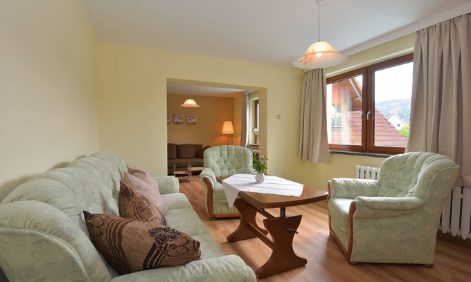 Schleid Apartamento | "Pferde Glück" vacation apartment with 2 bedrooms made of Swiss stone pine wood