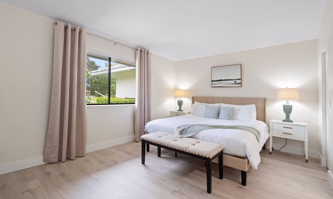 Palm Beach Gardens Cabaña | PGA National, recientemente renovada, luminosa y espaciosa casa