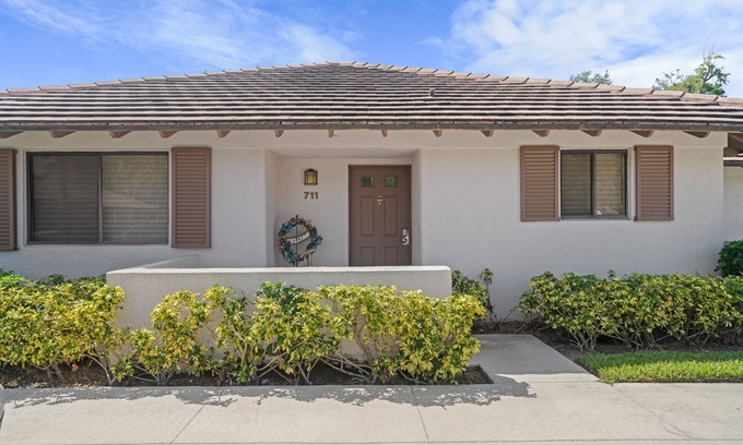 Palm Beach Gardens Cabaña | PGA National Club Cottage Palm Beach Gardens, Florida
