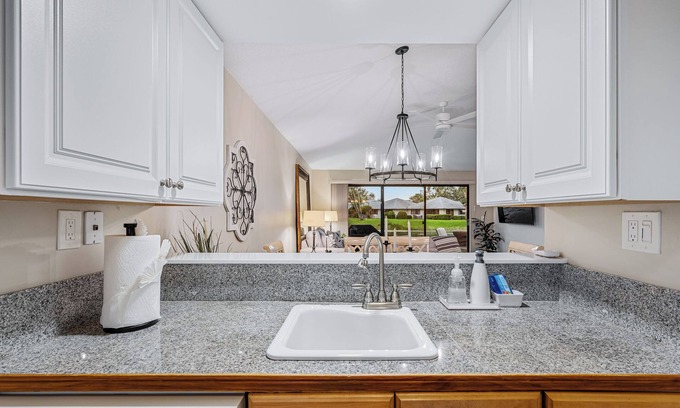 Palm Beach Gardens Cabaña | PGA National Lakeview Cottage