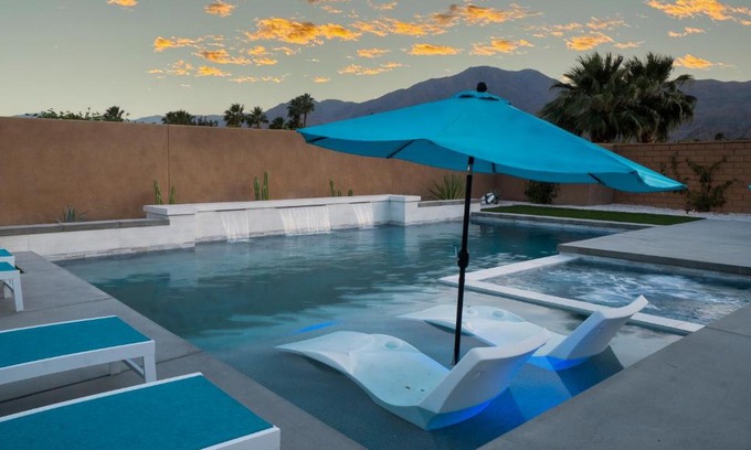 La Quinta Villa | PGA West (STADIUM course!)WALK to ERNIES!Brand new